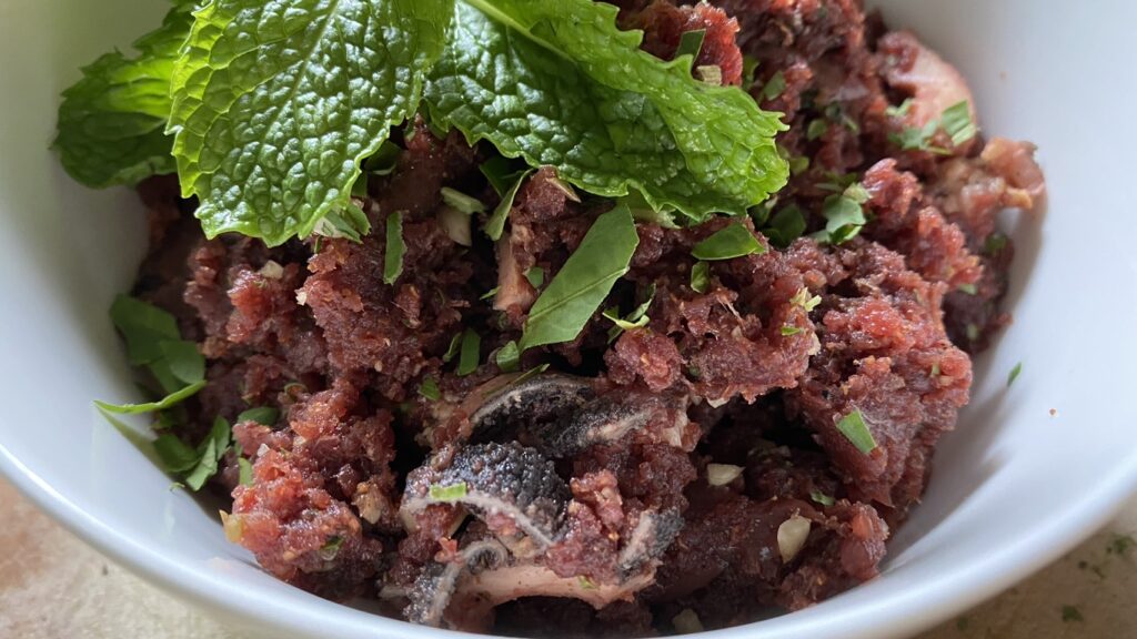 ลาบเหนือ สูตรพริกลาบร้านลาบต้นข่อย